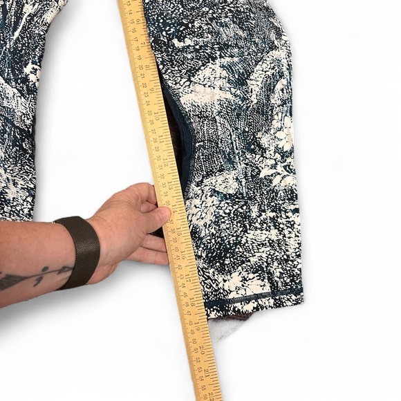 Lululemon Never Still Crop 21” Wildwood Multi Nocturnal Teal Blue Mesh size 6 - Picture 10 of 11